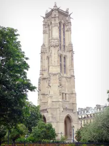 Tour Saint-Jacques - Ancien clocher de style gothique flamboyant, vestige de l'église Saint-Jacques-de-la-Boucherie