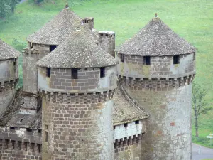 Tournemire y el castillo de Anjony - Mantener las torres en las esquinas cubiertas con techos de pimienta-pote