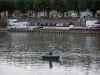 Tournus - Visser in een boot (vissen praktijk) aan de rivier de Saône