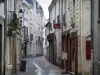 Tours - Rue de la vieille ville bordée de maisons