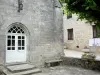 Treignac - Fachadas da capela de Notre-Dame-de-la-Paix e da Câmara Municipal