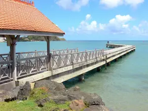 La Trinité - Embarcadère avec vue sur l'océan Atlantique