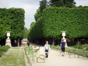 Tuilerien-Garten - Bummeln der Parkallee entlang