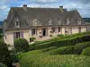 Tuinen van Marqueyssac - Castle, pot struiken en geschoren doos, in de Dordogne vallei, in de Perigord