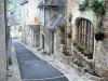 Turenne - Beco e fachadas das casas da vila medieval