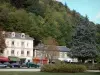 Uriage-les-Bains - Façades et commerces de la station thermale