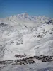 Val Thorens - Vista de la estación de esquí (deportes de invierno), el 3 Valles y las cimas de las montañas cubiertas de nieve (nieve)