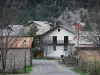 Vale do Clarée - Estrada e casas da aldeia Le Rosier (comuna de Val-des-Prés)