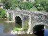 Vale do Vézère - Ponte velha de Vigeois (ponte dos ingleses) que mede o rio Vézère