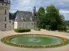 Valençay城堡 - 主庭院的水盆和文艺复兴时期城堡的门面