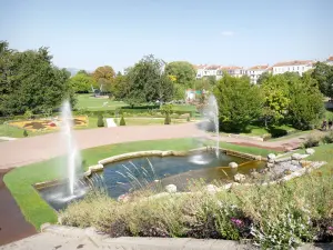 Valence - Pool mit Wasserstrahlen im Jouvet-Park