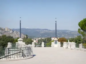 Valence - Blick auf die Berge vom Belvedere mit Blick auf den Parc Jouvet