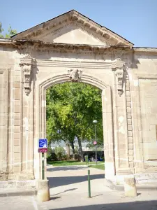 Valence - Portal der ehemaligen Abtei Saint-Ruf, das zum Park Saint-Ruf führt