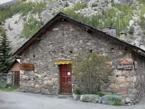 Valle del Clarée - Casa de piedra en la aldea de Névache