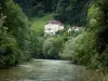 Valle del Dessoubre - Dessoubre case che si affacciano sul fiume, gli alberi a Riverside