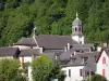 Vallée d'Aspe - Clocher de l'église de l'Assomption et maisons du village de Sarrance