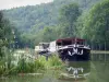 Vallée de l'Ouche - Péniches amarrées sur le canal de Bourgogne