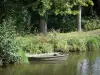 Vallée de la Somme - Barque sur l'eau et sentier