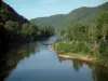 Vallée du Tarn - Rivière (le Tarn), arbres et collines couvertes de forêts