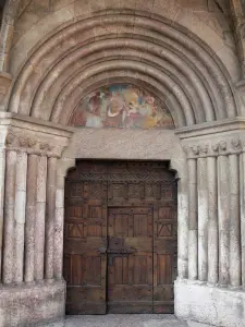 Vallouise - Torbau der Kirche Saint-Étienne und ihre geschnitzte Tür