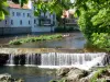 Vals-les-Bains - Volane rivier en de gevels van de spa