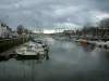 Vannes - Port avec ses bateaux alignés et quais