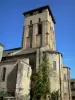 Varen - Romaanse kerk van Saint Peter bekroond door een vierkante toren