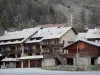 Vars - Vars-the-Claux, ski resort (wintersportplaats en in de zomer): gebouw, Chalet en stoeltjeslift (skilift)