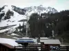 Vars - Vars-the-Claux, ski resort (wintersportplaats en in de zomer): stoeltjeslift (skilift), sneeuw, bomen en sneeuw bedekte bergen