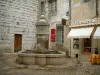 Vence - Place du Peyra avec sa belle fontaine