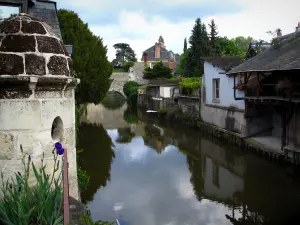 Vendôme - Maisons au bord de la rivière (le Loir)