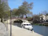 Ventenac-en-Minervois - Ponte no Canal du Midi e barco ancorado