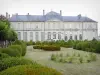 Verdun - Palácio episcopal que abriga o Centro Mundial para a Paz, as Liberdades e os Direitos Humanos e seu jardim