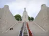 Verdun - Trap van het monument voor de overwinning en de soldaten van Verdun