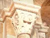 Vézelay - Intérieur de la basilique Sainte-Marie-Madeleine : chapiteau sculpté de la nef : bénédiction de Jacob par Isaac