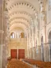 Vézelay - Intérieur de la basilique Sainte-Marie-Madeleine : nef