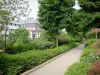Viaduc des Arts et sa Promenade plantée - Flânerie le long de la Promenade plantée bordée de végétation