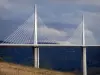 Viaduc de Millau - Piles, tablier, pylônes et haubans du pont autoroutier