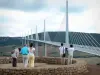 Viaduc de Millau - Belvédère avec vue sur les sept pylônes du pont autoroutier à haubans