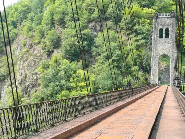 Le viaduc des Rochers Noirs - Guide tourisme, vacances & week-end en Corrèze