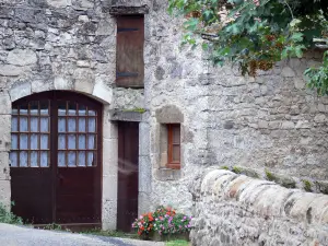 Viala-du-Pas-de-Jaux - Stone facade of the village