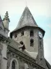 Vic-sur-Cère - Romaanse achthoekige toren van de kerk Saint-Pierre