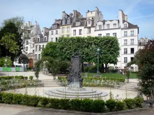 Viertel Latin - Blick auf den Brunnen Saint-Julien-le-Pauvre in der Grünanlage René Viviani und die Fassaden des Viertels Latin