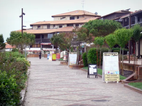 Vieux-Boucau Port d'Albret - Mail André Rigal, pedestrian promenade; in the town of Vieux-Boucau-les-Bains