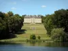 Villarceaux estate - Upper castle overlooking the large pond