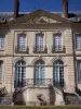 Villarceaux estate - Facade of the upper castle