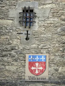 Villeneuve d'Aveyron - Blason de Villeneuve sur la façade de la porte Haute