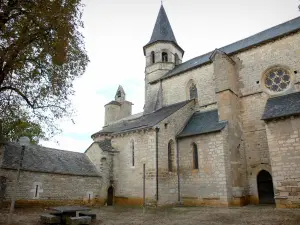 Villeneuve d'Aveyron - Église du Saint-Sépulcre