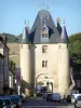 Villeneuve-sur-Yonne - Porte de Sens, vestige des fortifications médiévales
