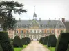 Villequier - Château de Villequier abritant un hôtel, dans le Parc Naturel Régional des Boucles de la Seine Normande